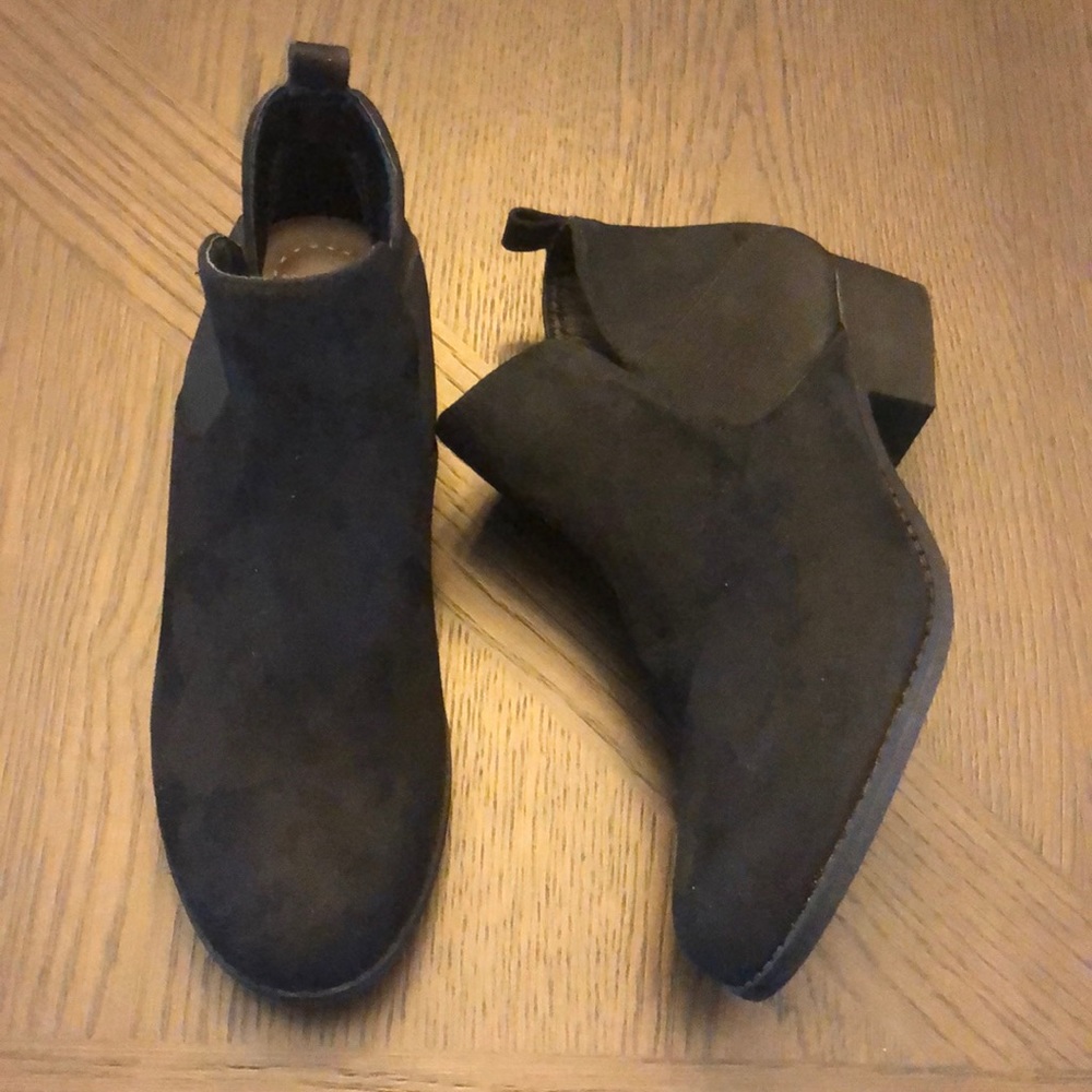 Mia Amore size 7 black ankle booties